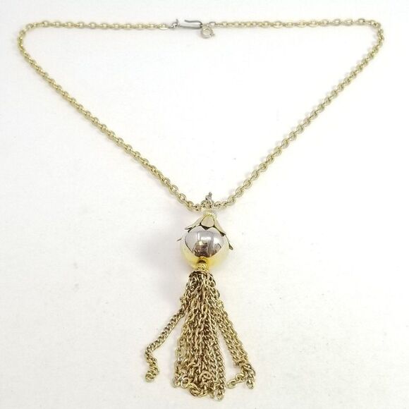 Vintage Gold Tone Necklace with Chain Tassel Pendant, Retro 70s Style Design - Picture 6 of 6